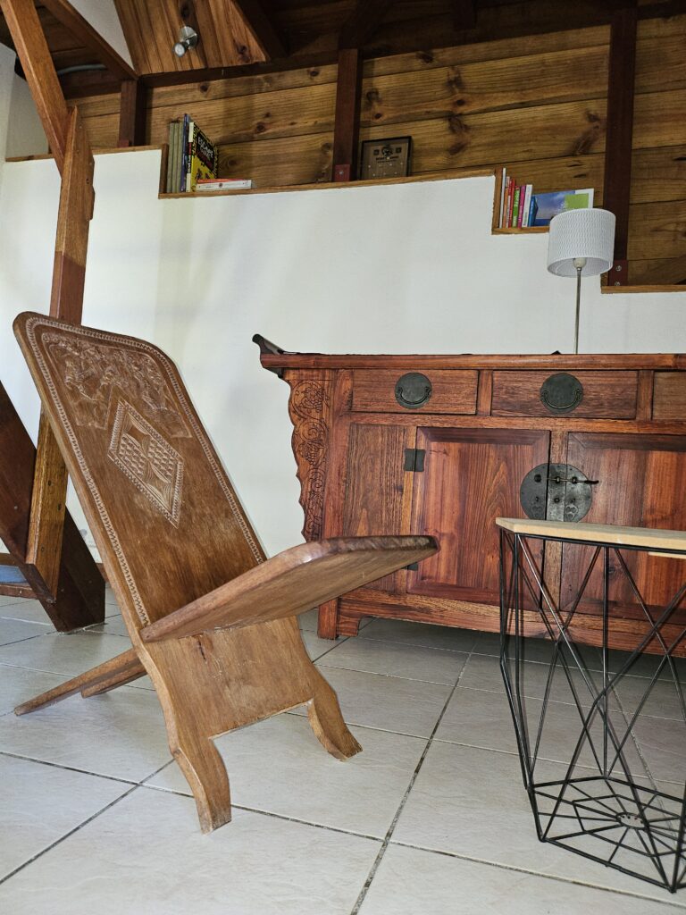 le salon avec un mobilier artisanalux