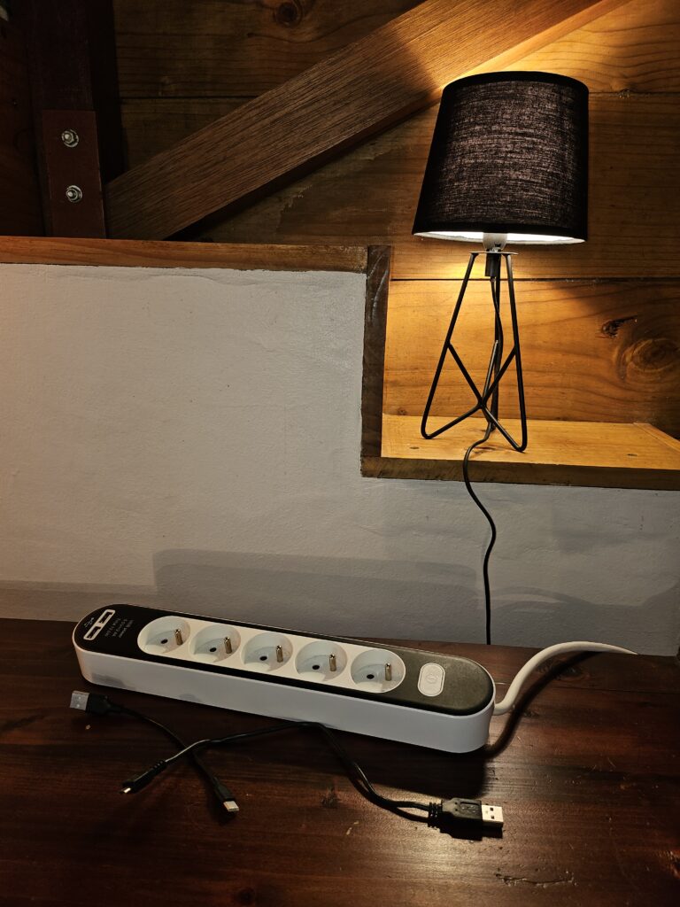 multiprise avec chargeurs
